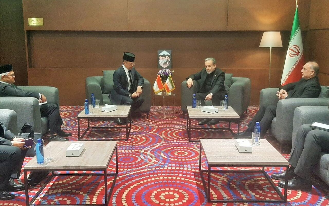 رهبر شهید ایران در اندونزی میلیون ها دوستدار دارد رهبر شهید ایران در اندونزی میلیون ها دوستدار دارد
