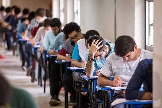 آزمون‌های نهایی طبق برنامه اعلامی برگزار می‌شود