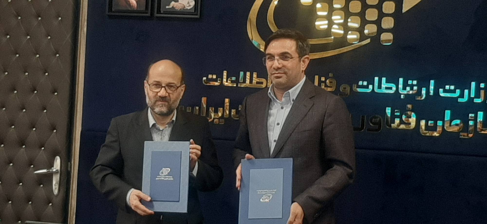 امضای تفاهم نامه همکاری بین سازمان فناوری اطلاعات و سازمان اسناد و کتابخانه ملی امضای تفاهم نامه همکاری بین سازمان فناوری اطلاعات و سازمان اسناد و کتابخانه ملی