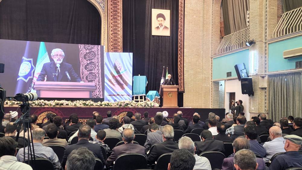 آیین پایانی جایزه جهانی شعر امام شهید برگزار شد آیین پایانی جایزه جهانی شعر امام شهید برگزار شد