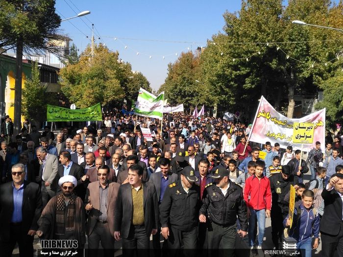 حضور مردم #الیگودرز در راهپیمایی 13 آبان

 عکس: موسوی